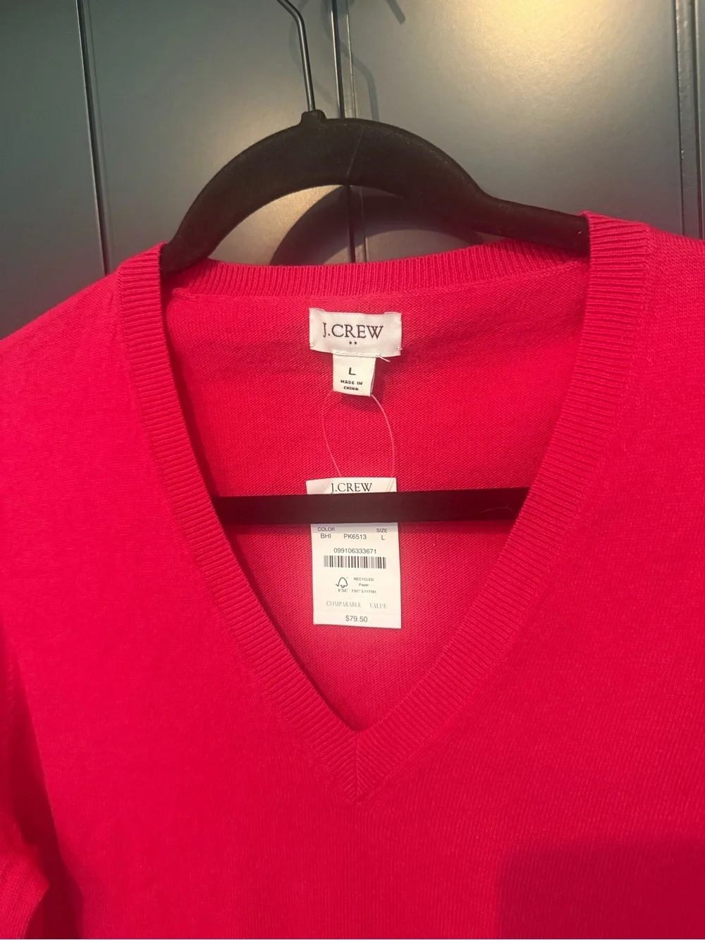 🌺 NEW J.CREW V-Neck Sweater in Bright Hot Pink - Picture 2 of 12